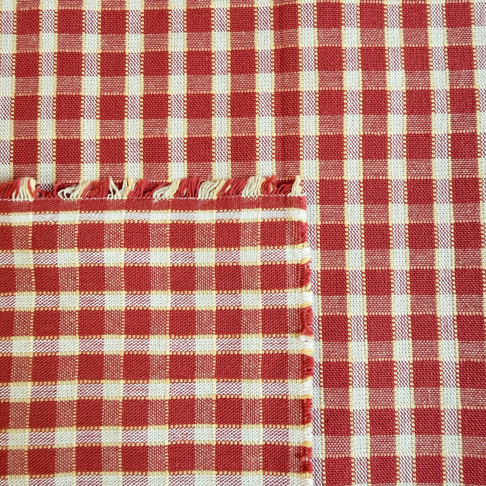 Smårutet rød - Garnfarget