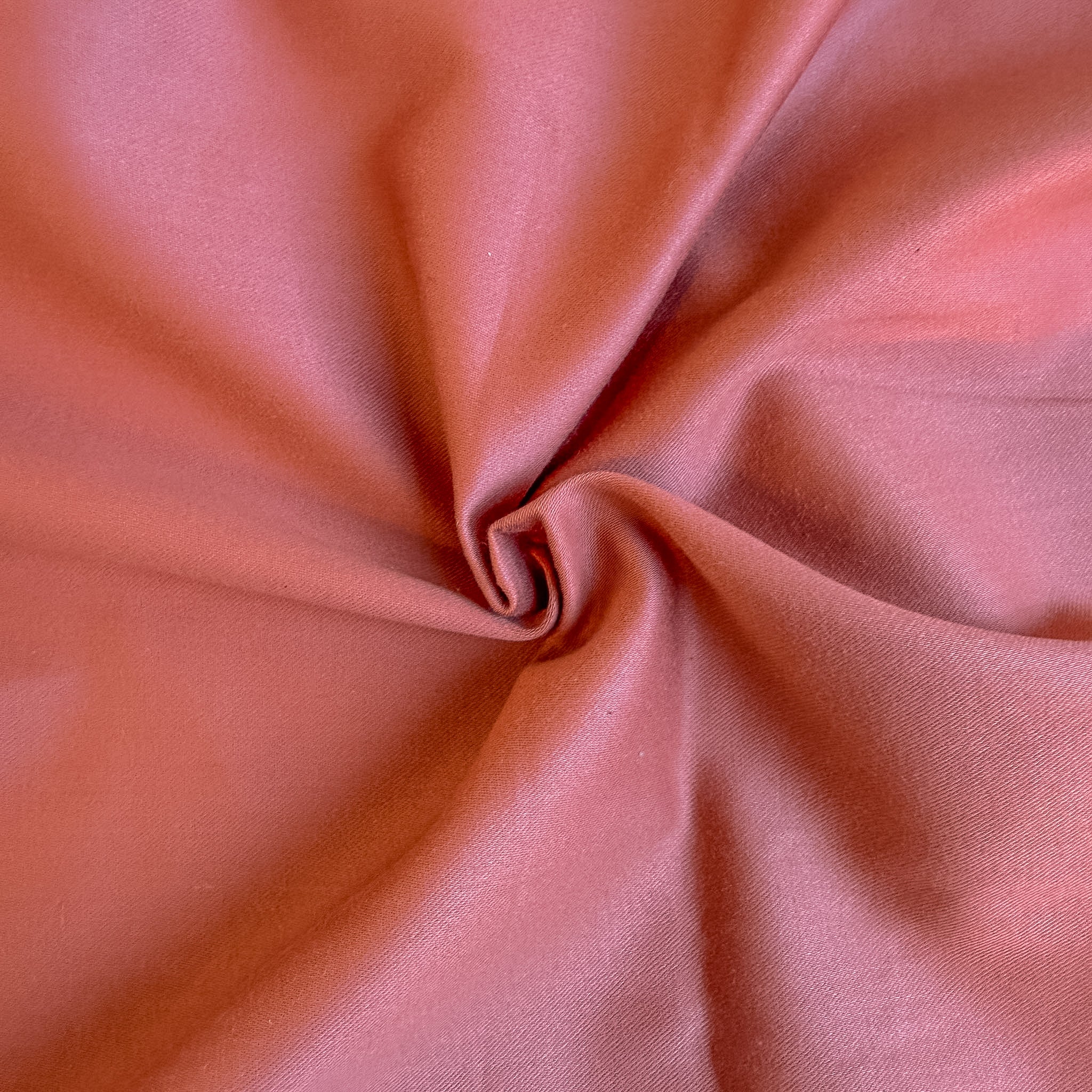 Ensfarget mørk, dus rosa