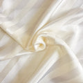 Diagonale striper i kremhvit