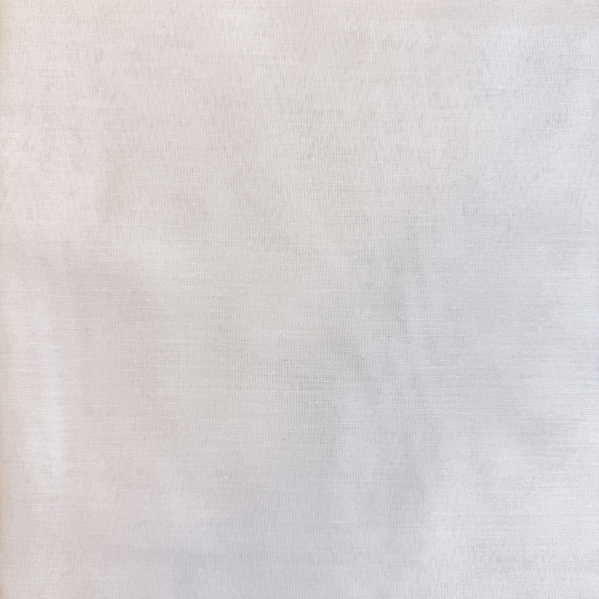 Semitransparent hvit