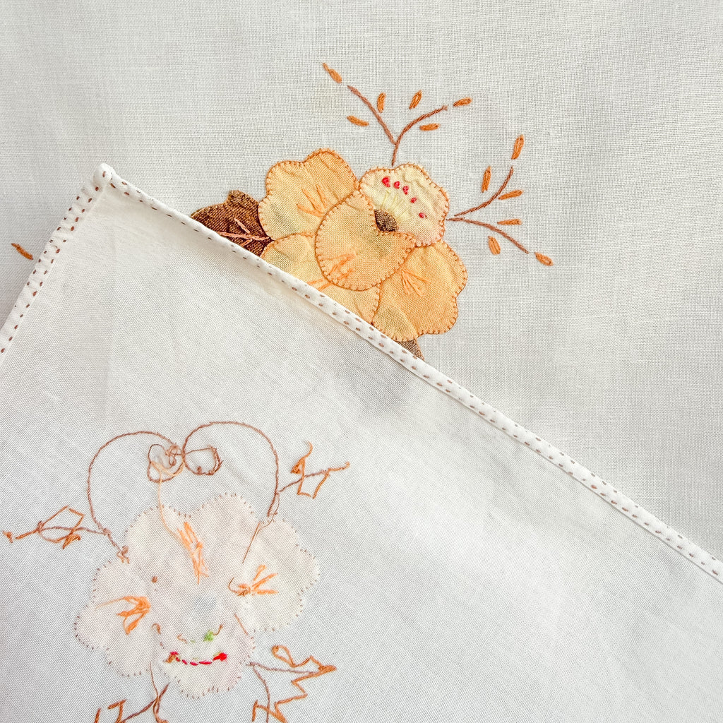 Brodert med gule blomster