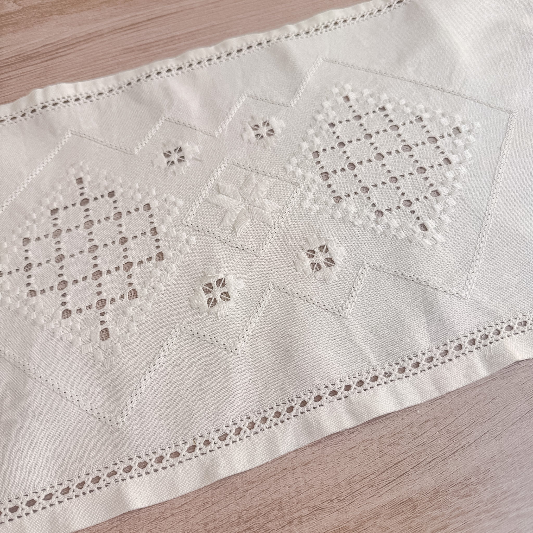 Brodert brikke - Hardangersøm