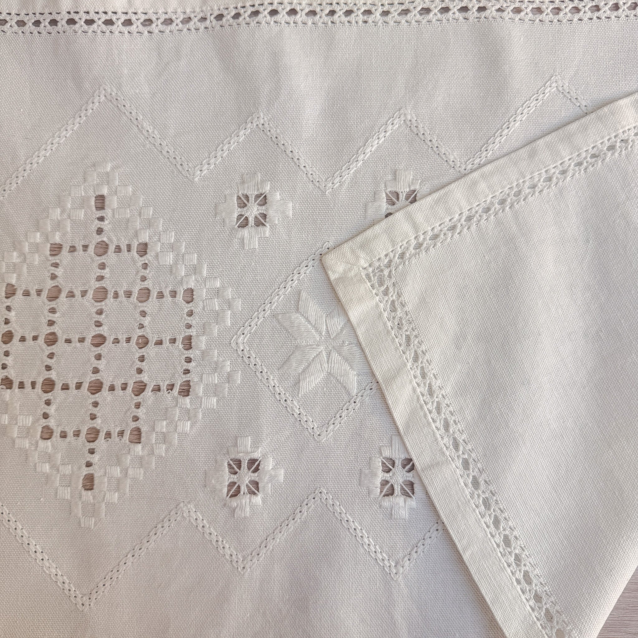Brodert brikke - Hardangersøm