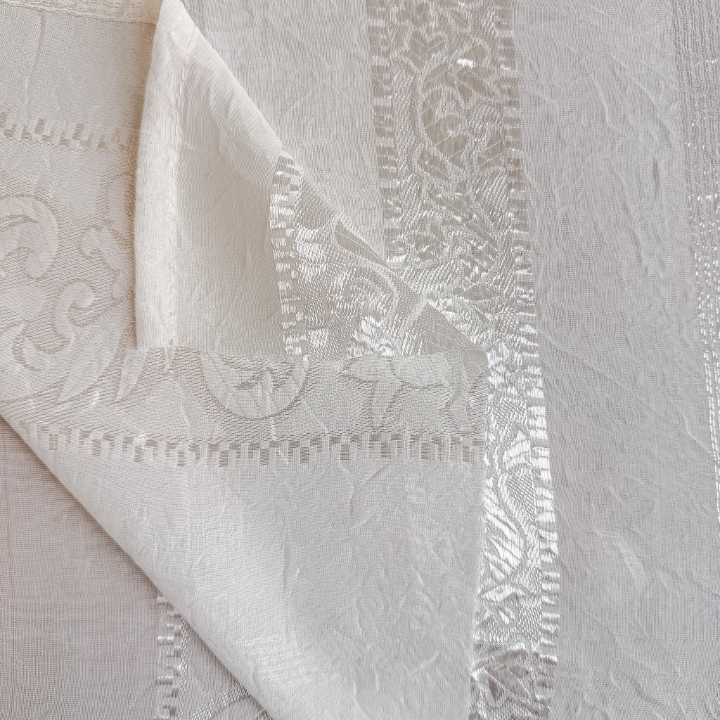 Lett transparent med ornamentstriper