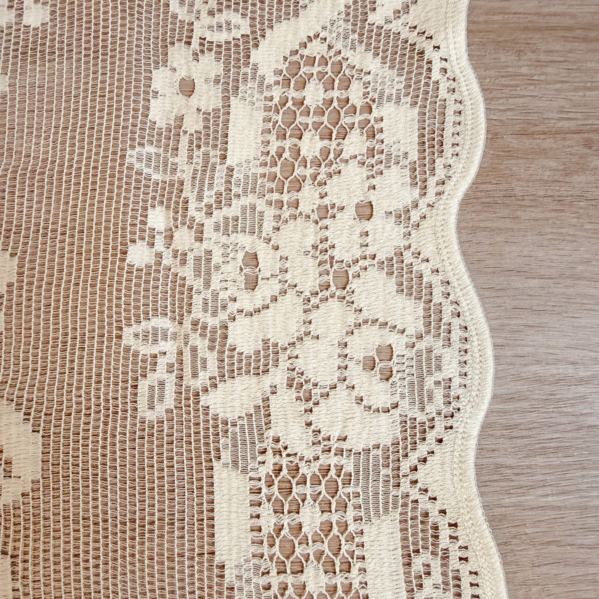 Kremfarget blonde med sløyfer og blomster