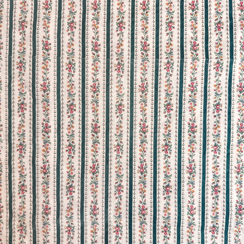 Små blomster og striper