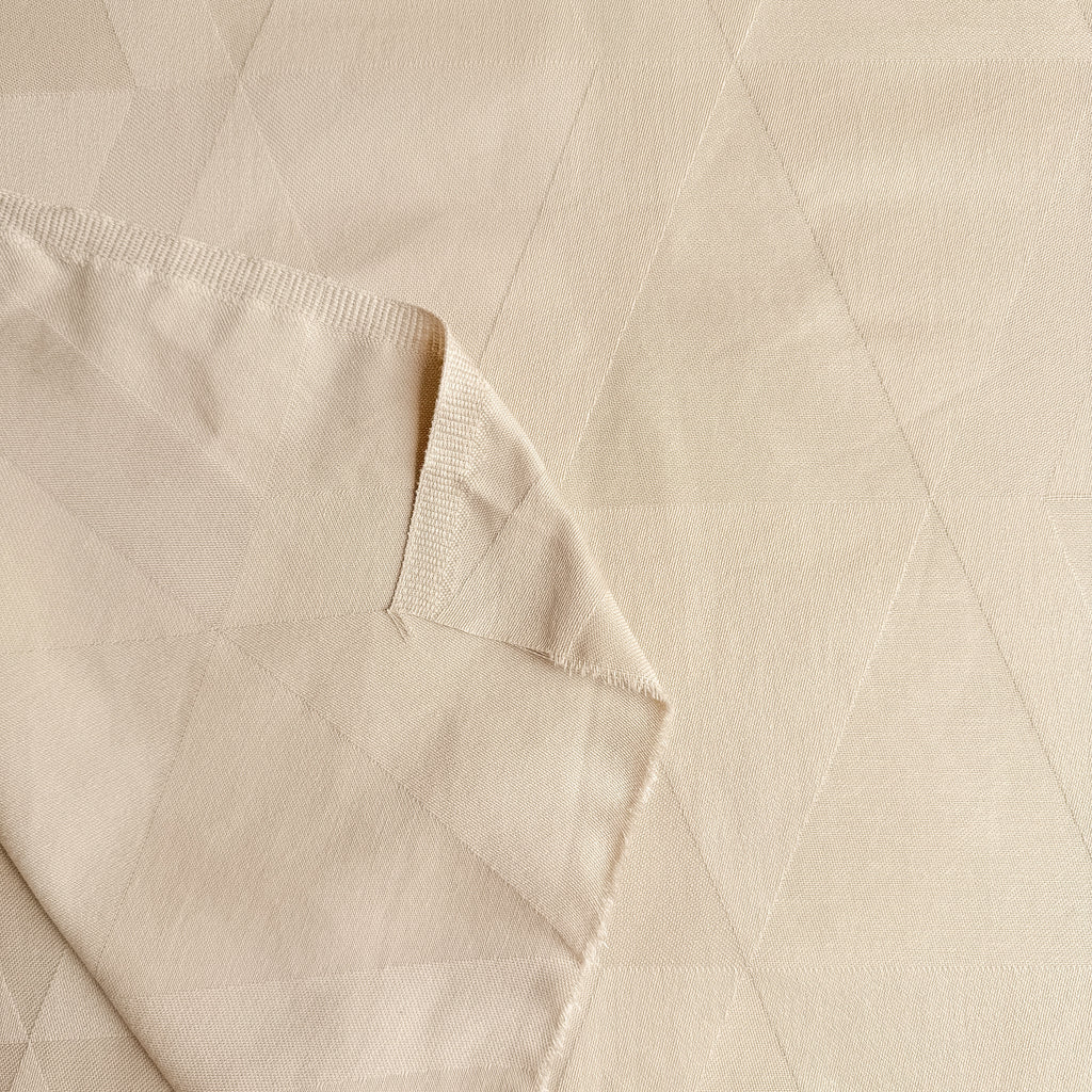 Beige med innvevd trekantmønster