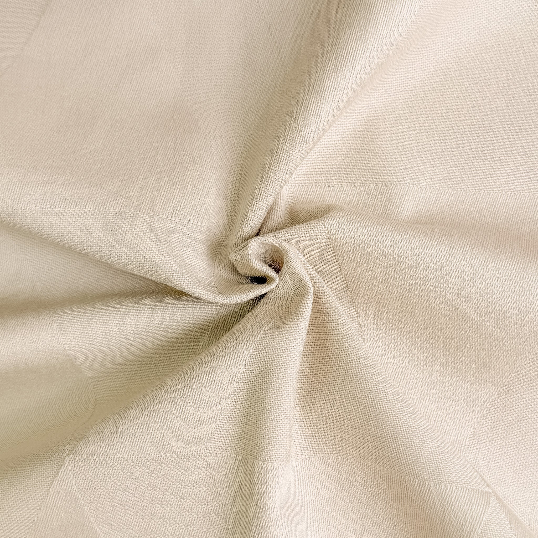 Beige med innvevd trekantmønster