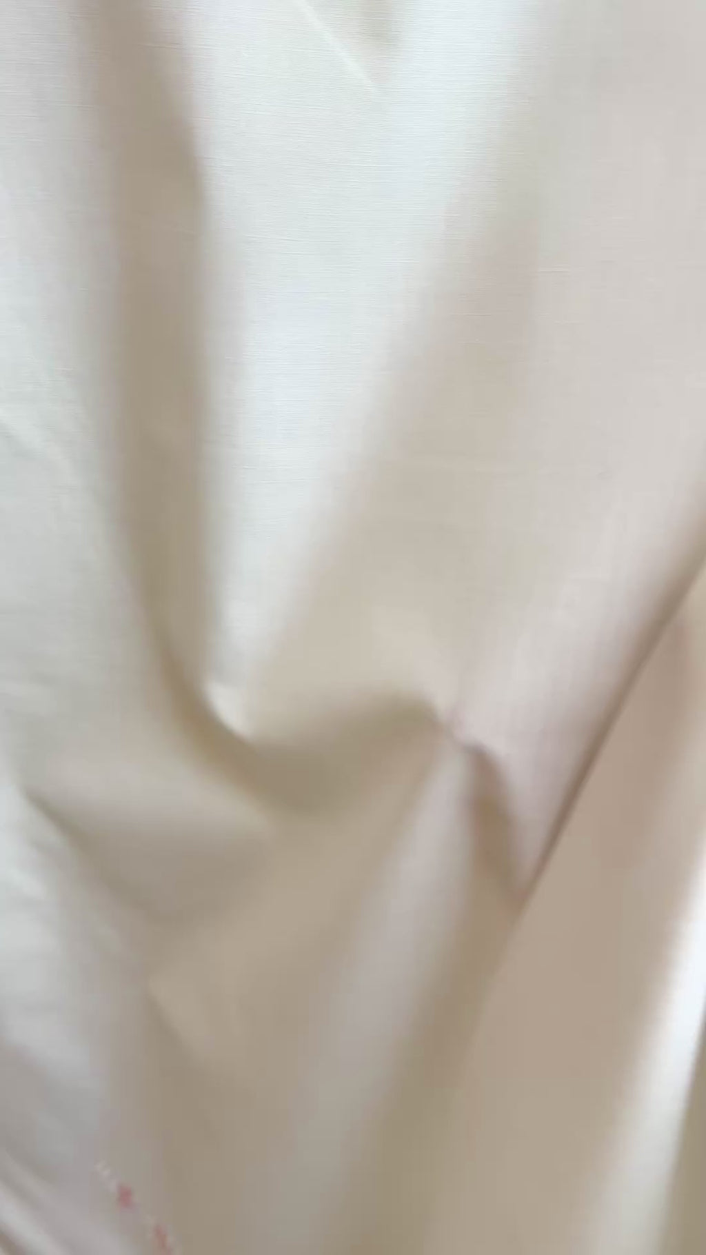 Blondekant og broderi nederst