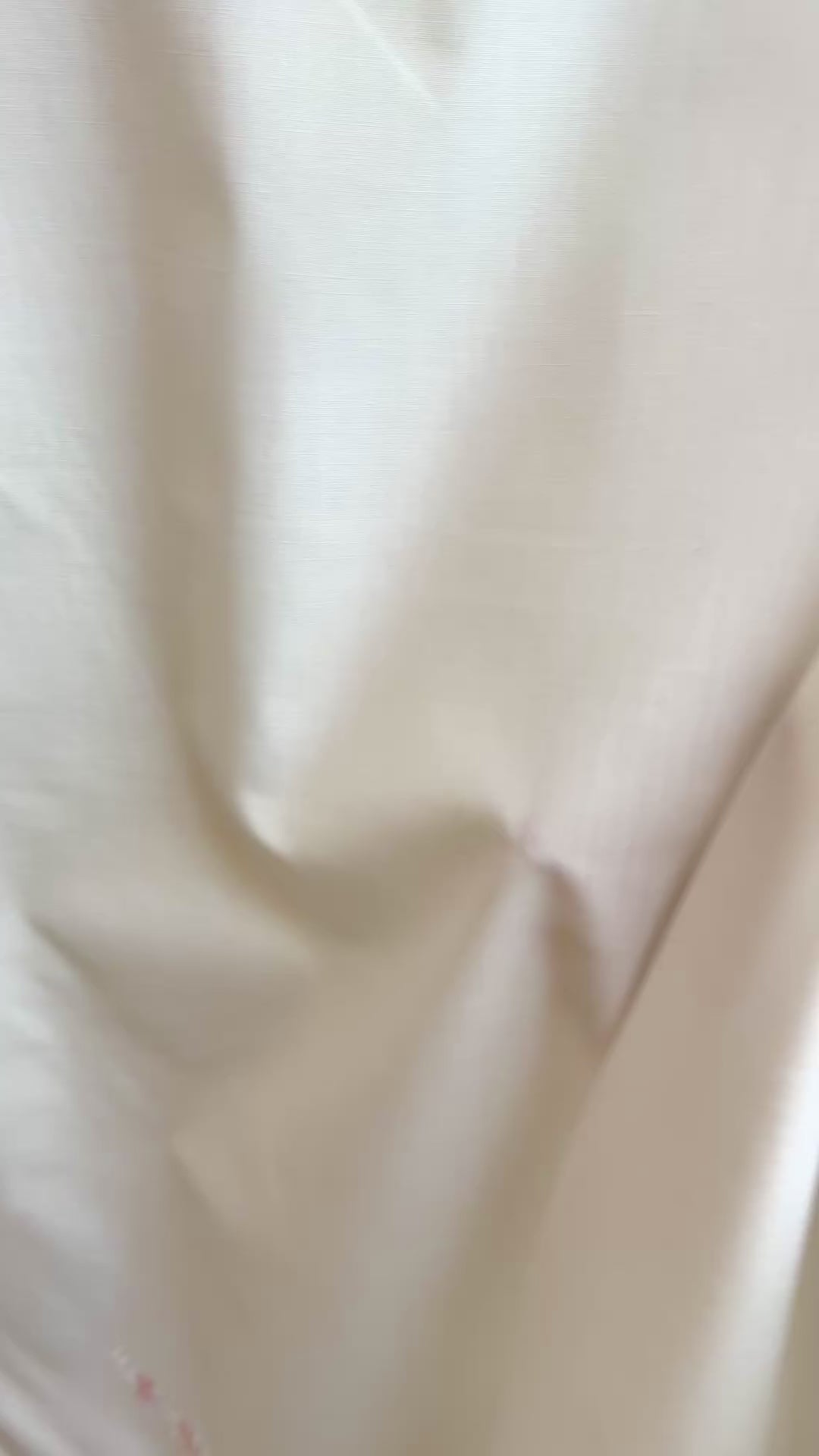 Blondekant og broderi nederst